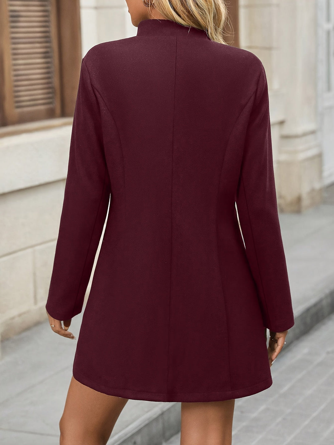 MD | MANTEAU ÉLÉGANT À COL DROIT ET BOUTONS CLASSIQUES